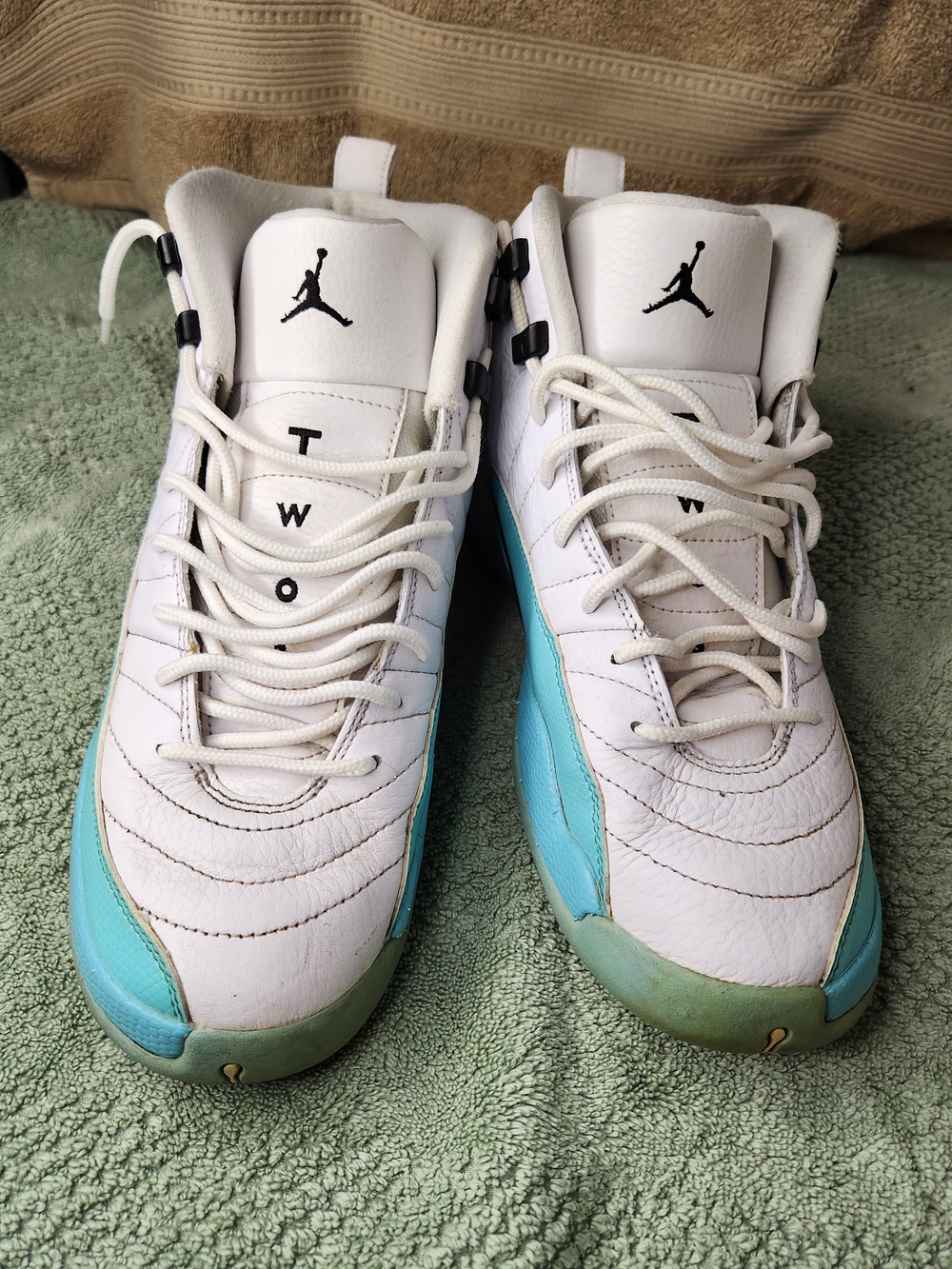 Nike Air Jordan White & Light Blue  Two 12 Retro Basketball Women Suze 9  Shoes